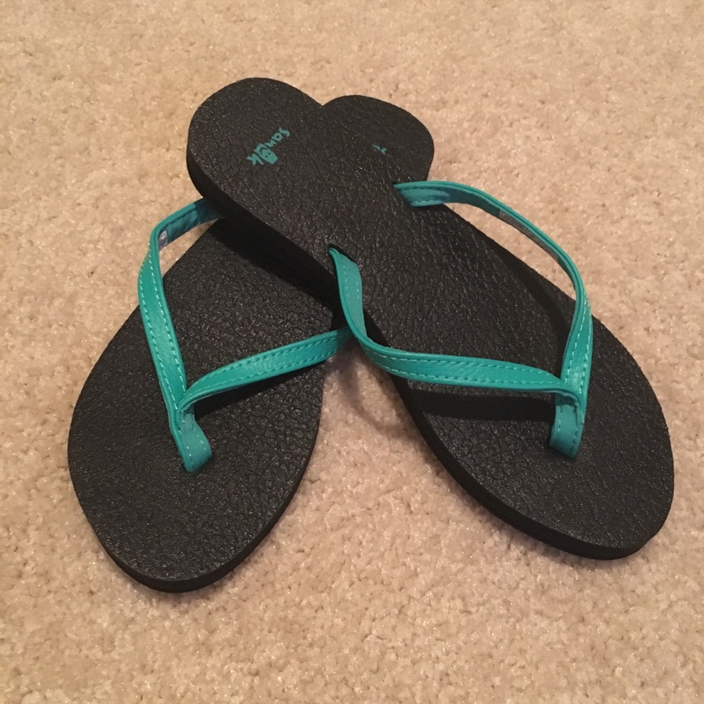 Lowest Price! NWOB! Sanuk Flip Flops